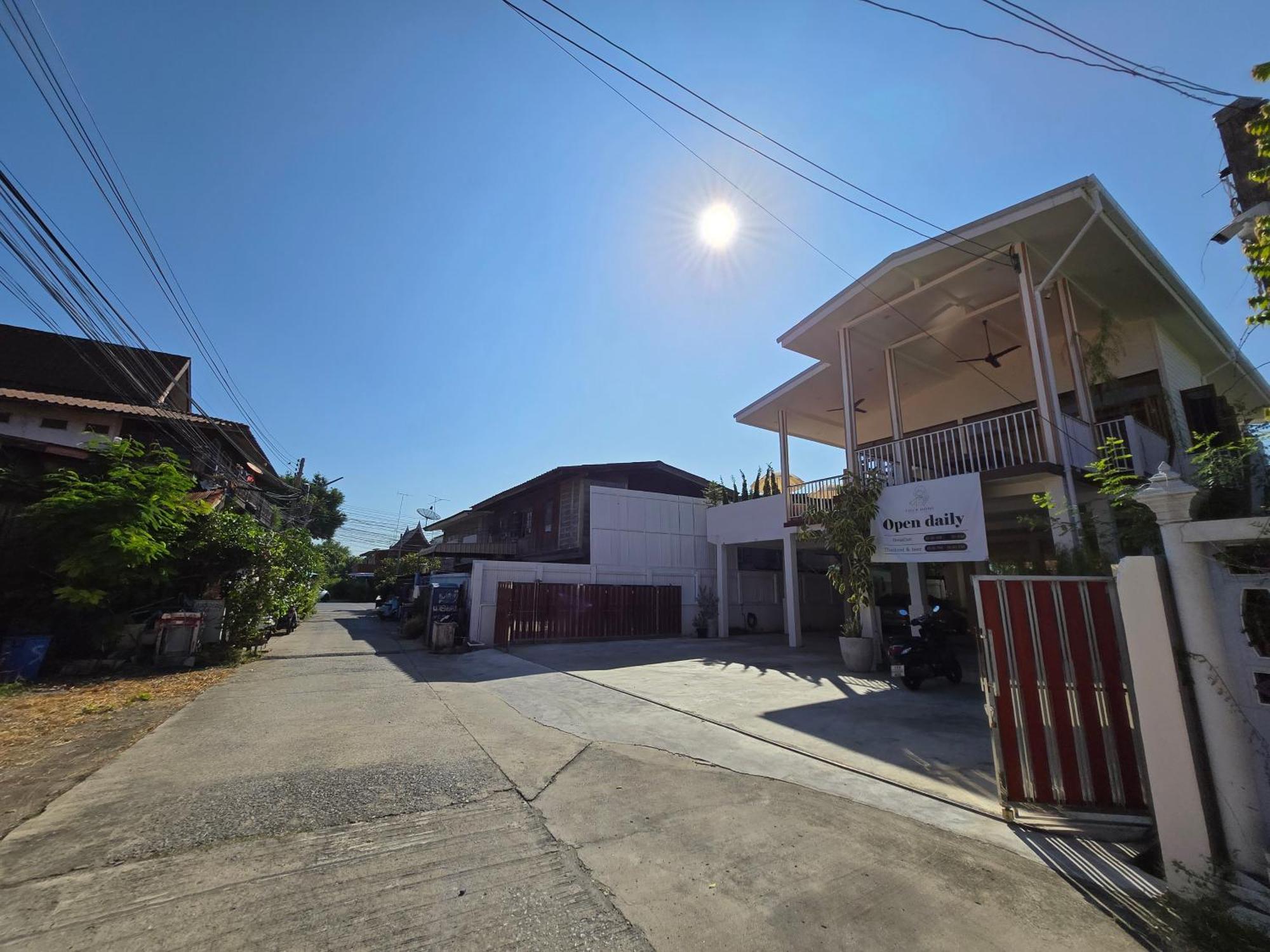 Your Home Ayutthaya Экстерьер фото